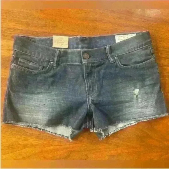 All Saints- "Waters Lowe" Slightly Distressed
Women's Denim Shorts Size 29 NWT! - Picture 1 of 5